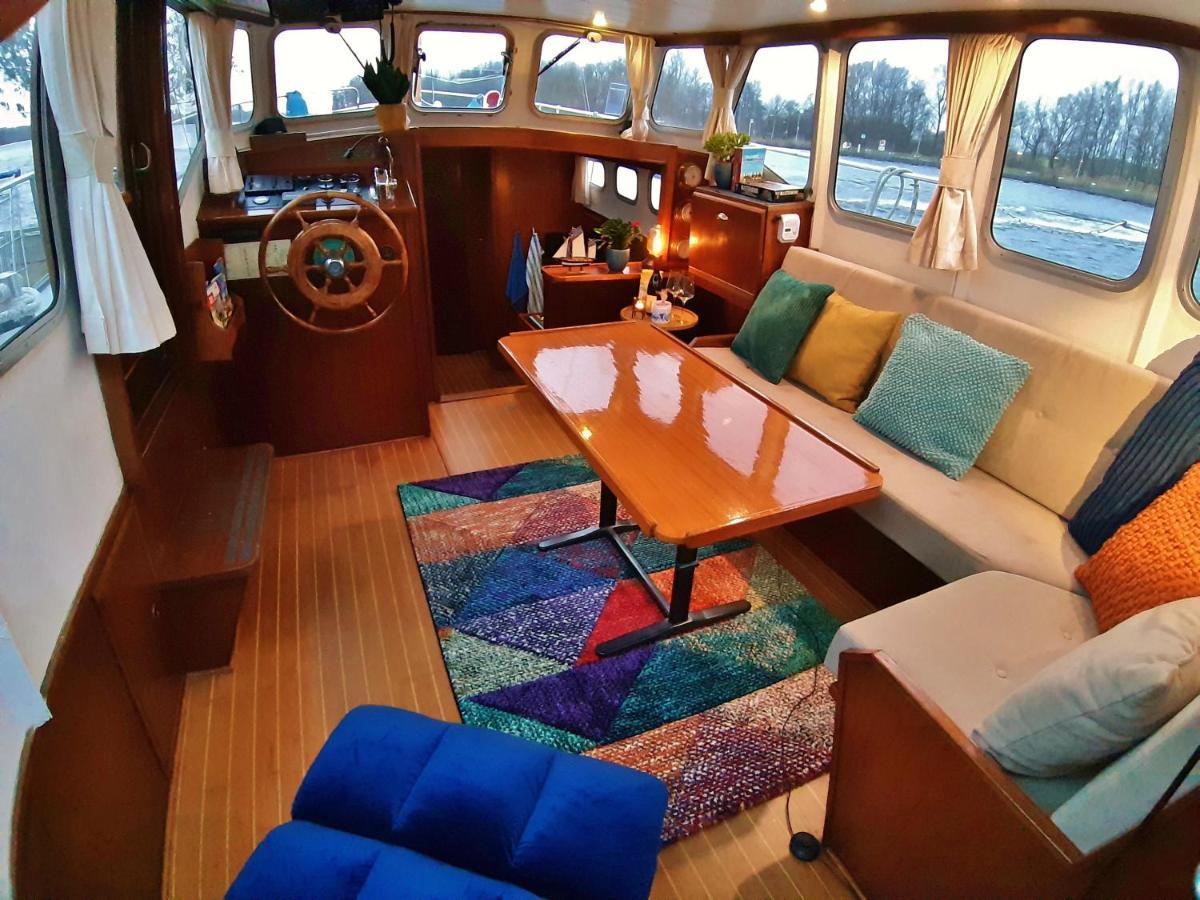 ホテル Motor Yacht Almaz アムステルダム エクステリア 写真