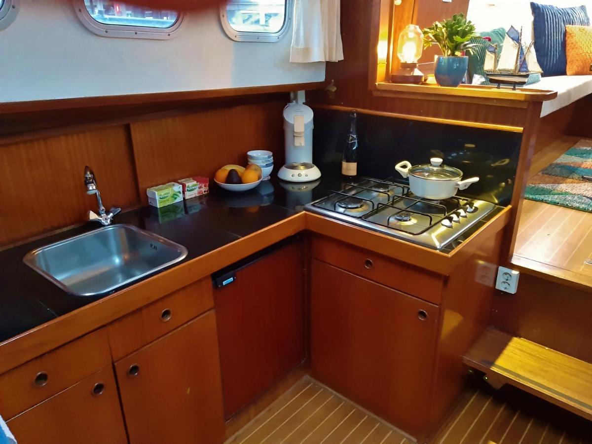 ホテル Motor Yacht Almaz アムステルダム エクステリア 写真