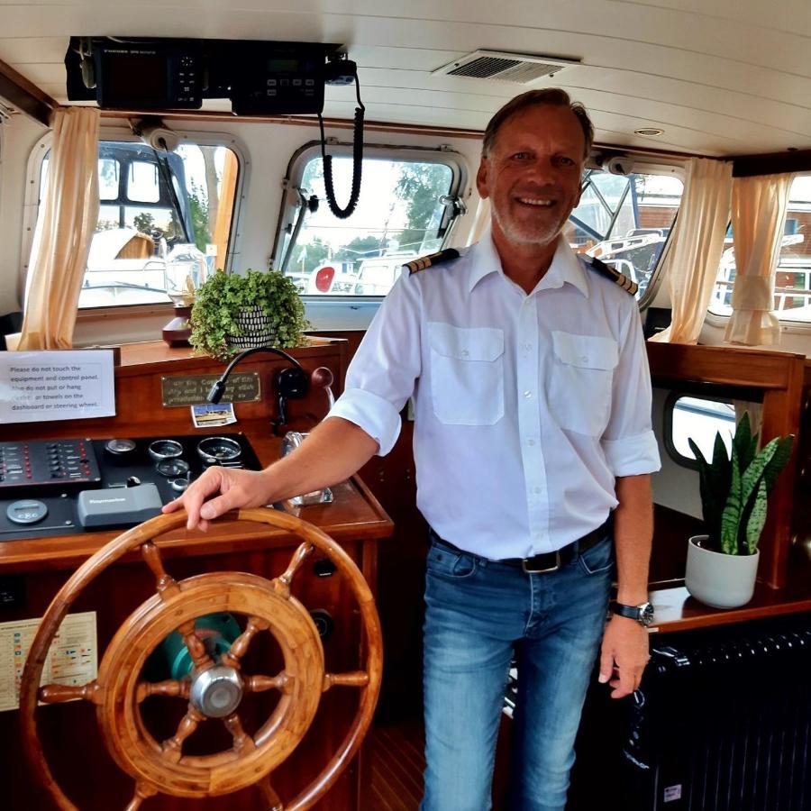 ホテル Motor Yacht Almaz アムステルダム エクステリア 写真