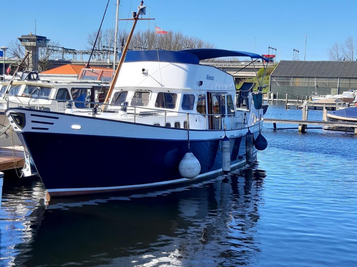 ホテル Motor Yacht Almaz アムステルダム エクステリア 写真