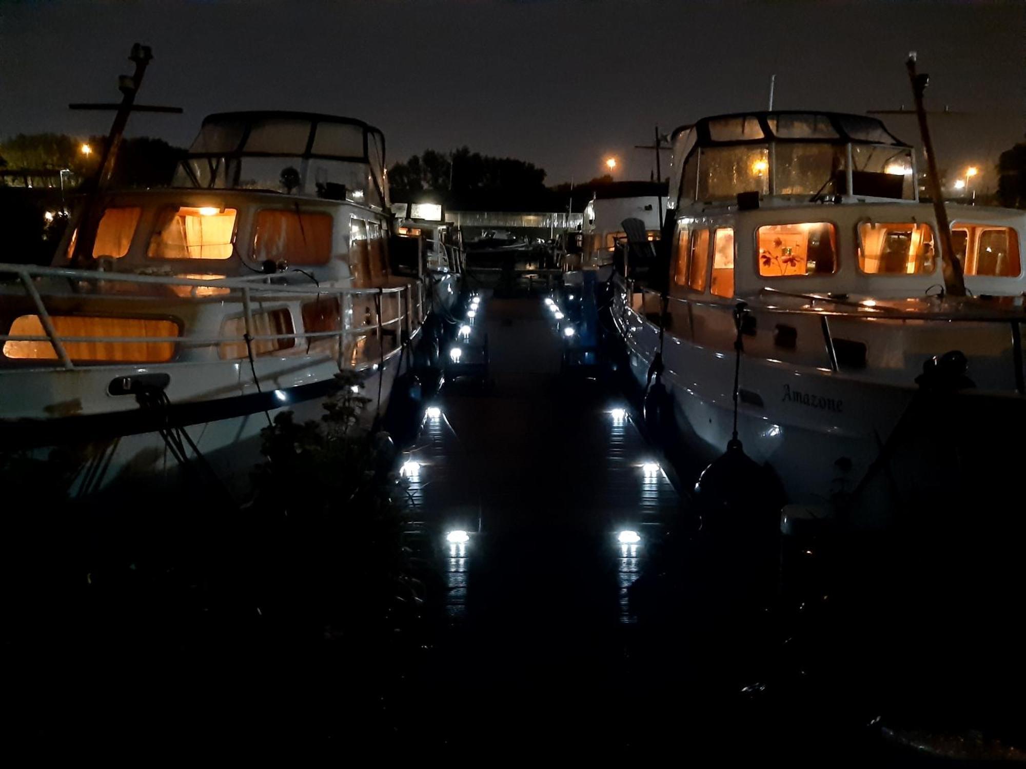 ホテル Motor Yacht Almaz アムステルダム エクステリア 写真